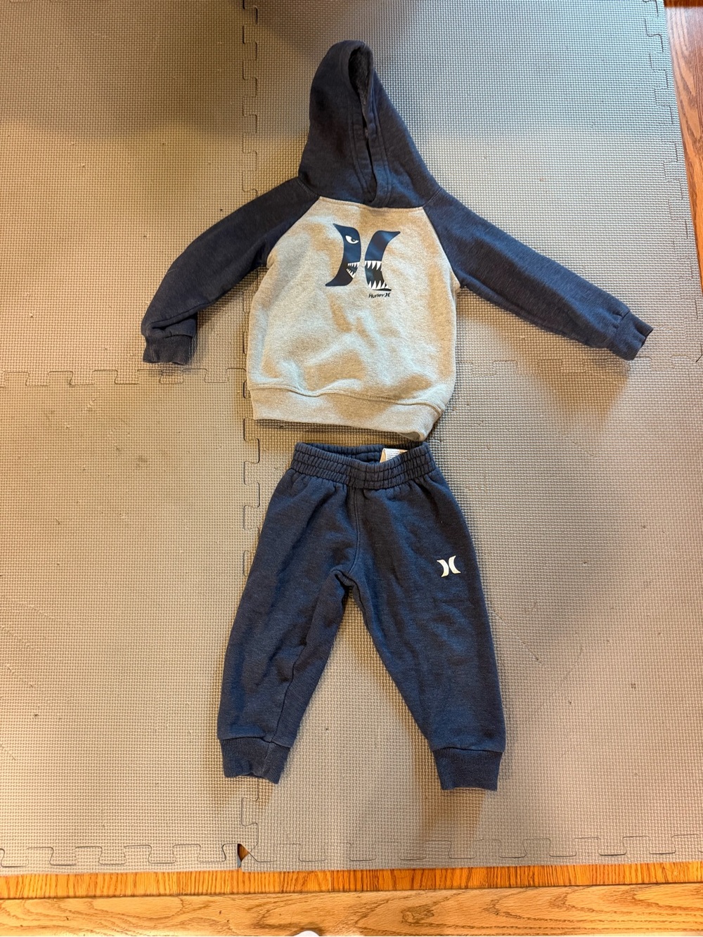 2T Hurley Hoodie Sweatpants Set hooded sweatshirt